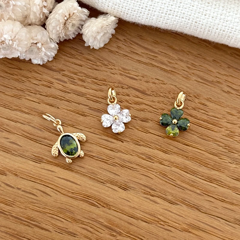 Pendentif "Tortue" vert plaqué or