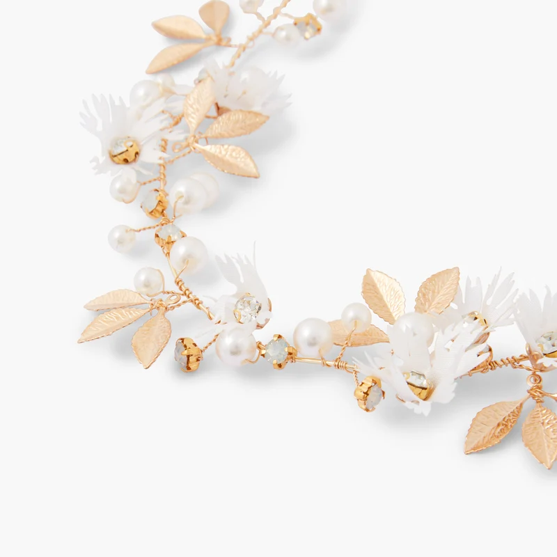 Couronne de fleurs, perles et ruban