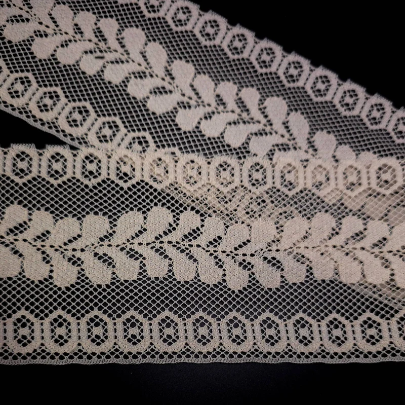 Galon de dentelle large | Beige doux | 8.5 cm