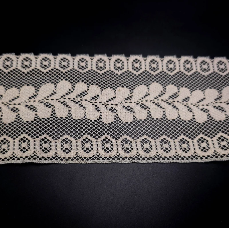 Galon de dentelle large | Beige doux | 8.5 cm