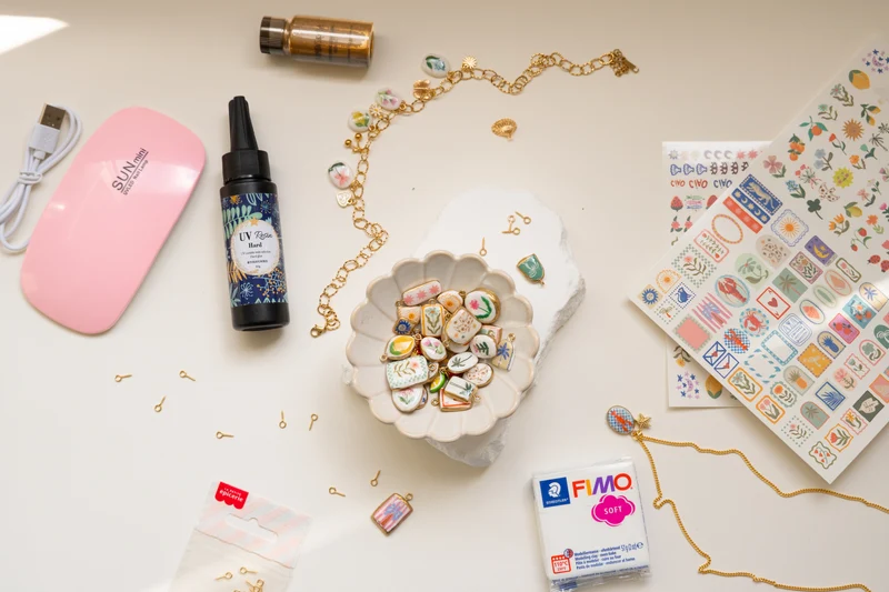 Kit tatouages doré pour bijoux (avec lampe UV)
