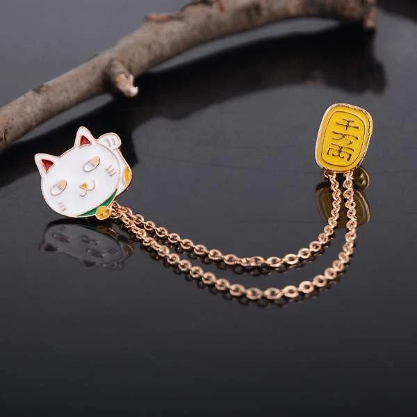 Broche/pin's "chat chanceux" _ ♣