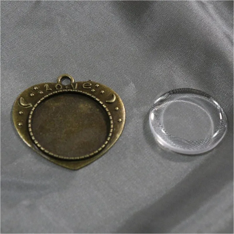 Kit cabochon verre pendentif Love 36 x 32 mm (20 pièces)