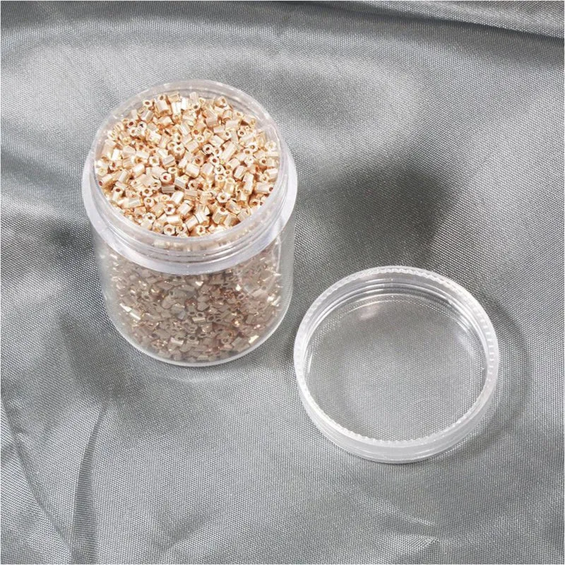 Perles de rocaille irisées tubes à facettes 1.8 à 2.3 mm (3000 pièces)