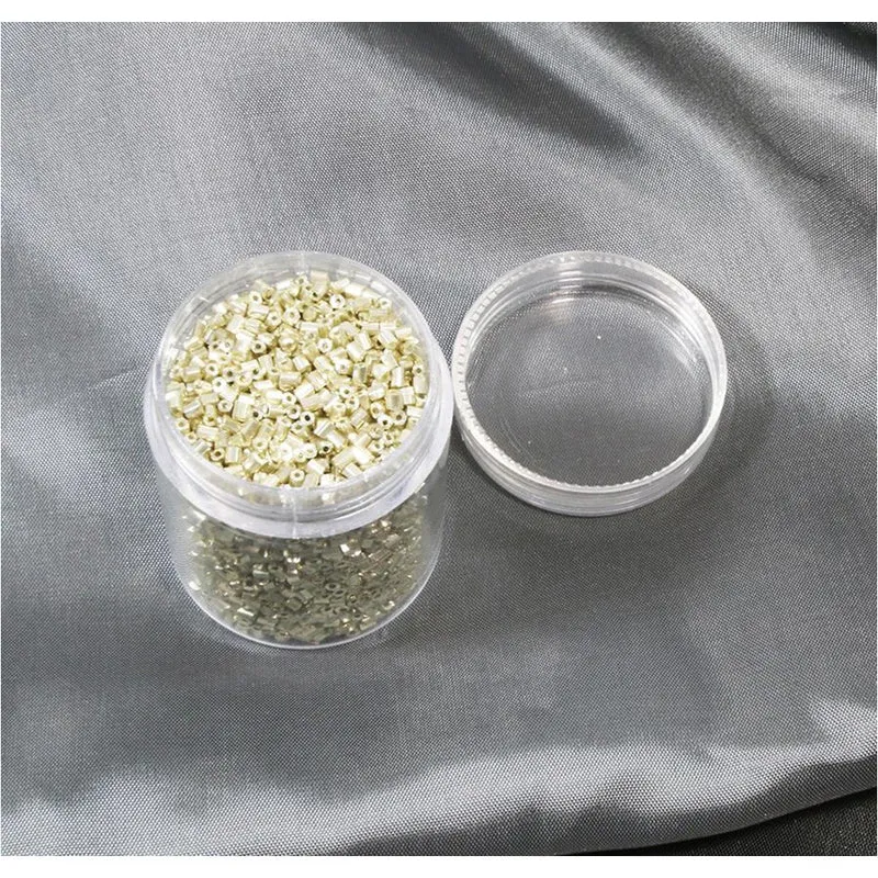 Perles de rocaille irisées tubes à facettes 1.8 à 2.3 mm (3000 pièces)