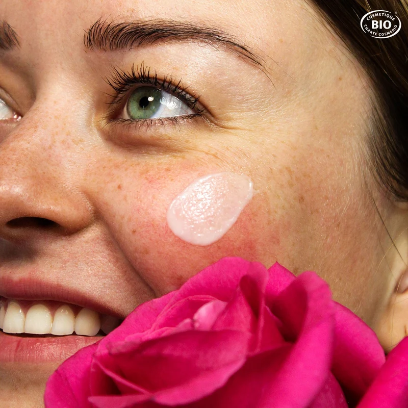 Sérum repulpant à l’eau florale de rose et à la protéine d’avocat
