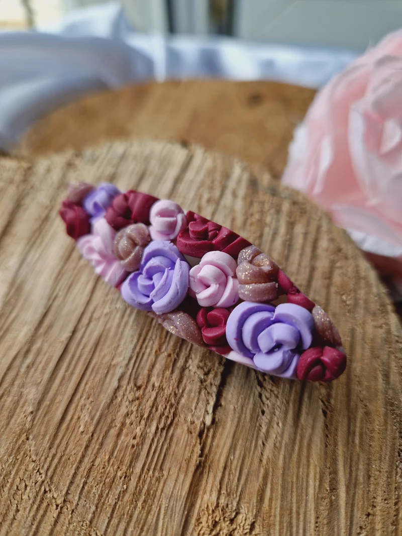 Barrette roses.