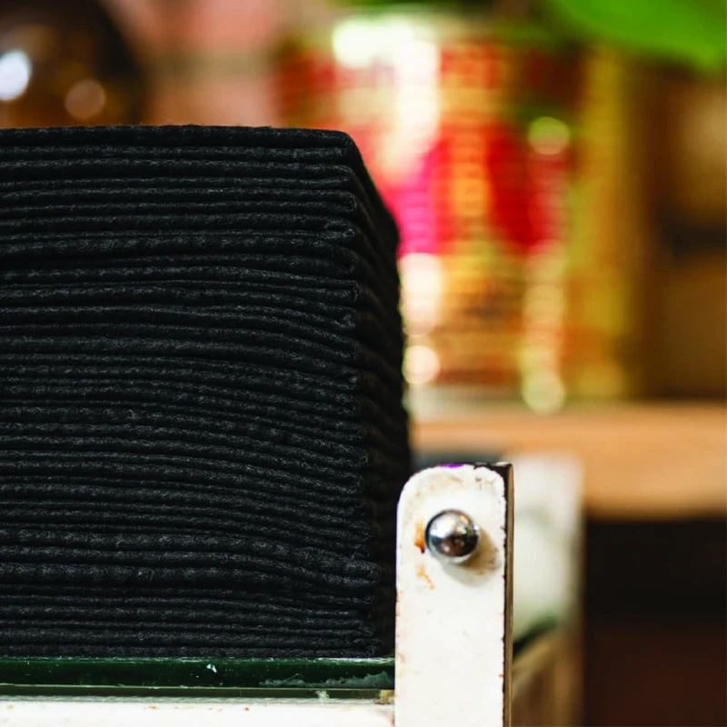 Scrummi serviettes de coiffure jetables noirs biodégradables x50