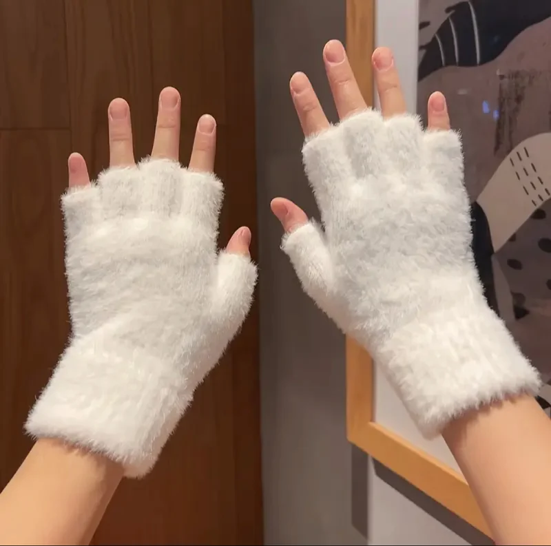 Gants demi-doigts fluffy !