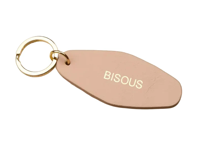 Porte-clés BISOUS en cuir taupe - Les Cléias