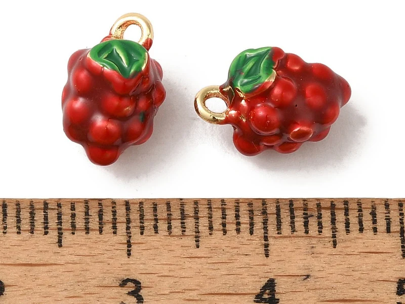 Breloque framboise émaillée en laiton plaqué or 18K