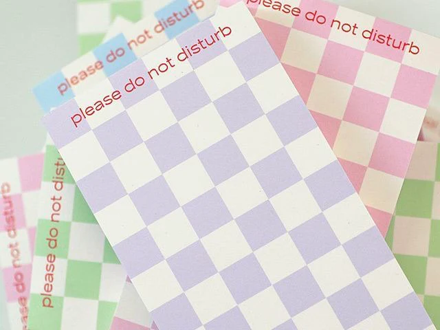 Bloc mémo damier Do Not Disturb rose