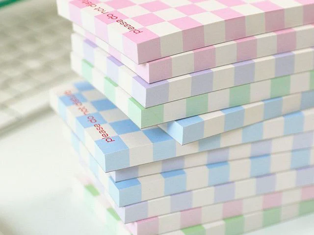 Bloc mémo damier Do Not Disturb rose