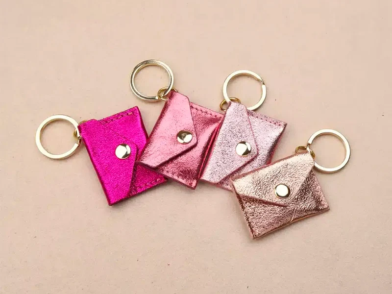 Porte-clés Mini Enveloppe en cuir - Rose dragée