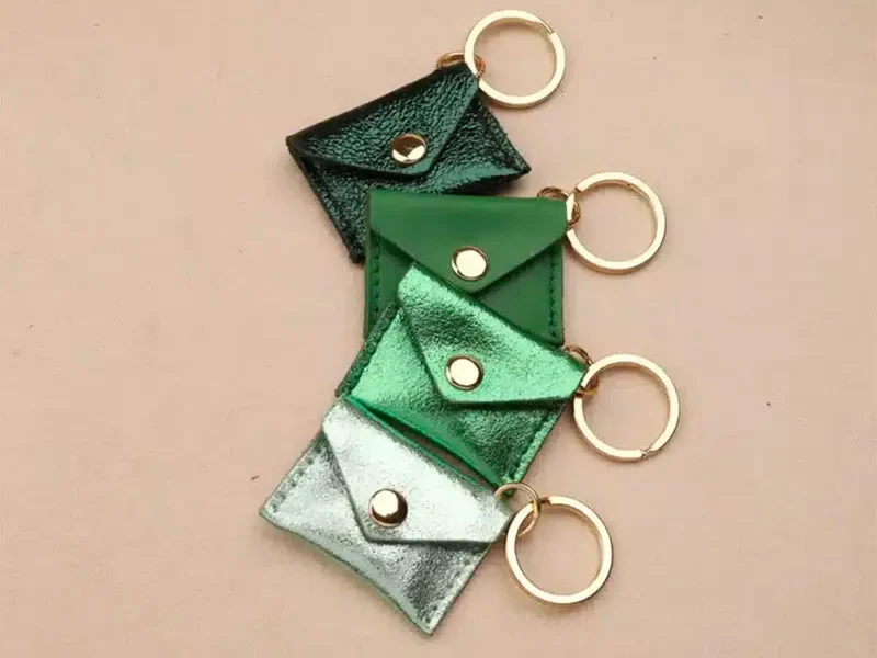 Porte-clés Mini Enveloppe en cuir lisse - Bleu lupin