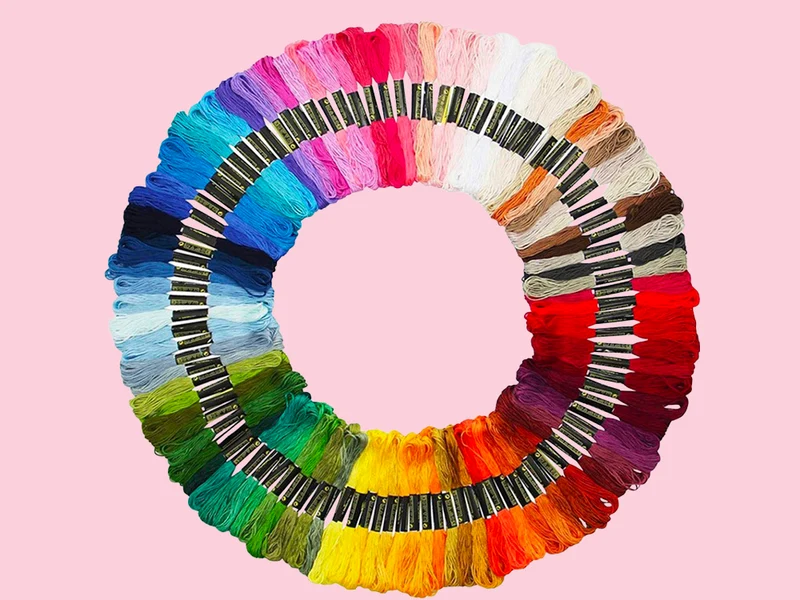 100 Écheveaux de fils en polycotton à broder - 100 couleurs
