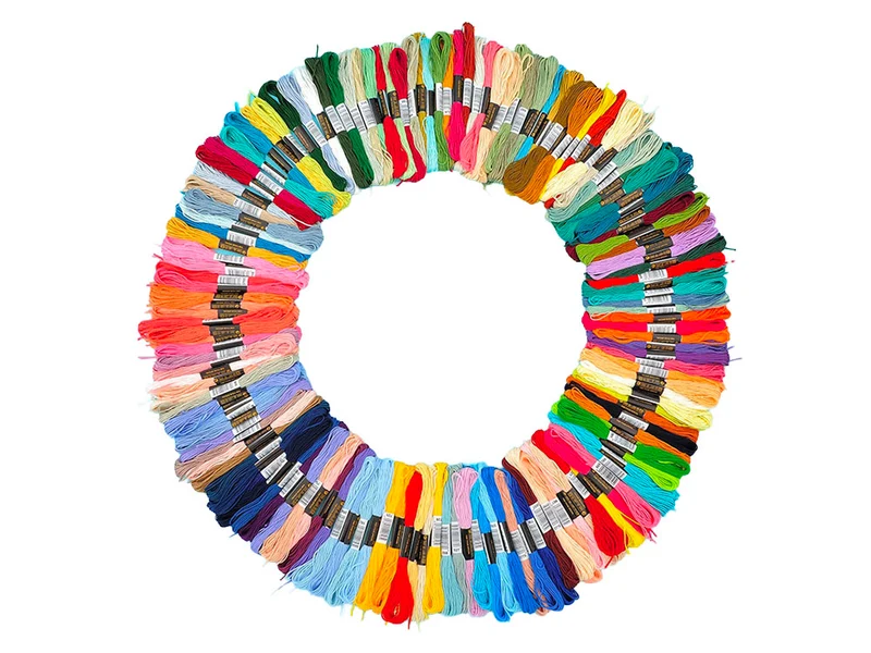 150 Écheveaux de fils en polycotton à broder - 150 couleurs