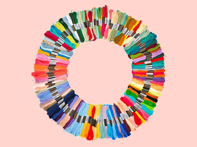 150 Écheveaux de fils en polycotton à broder - 150 couleurs