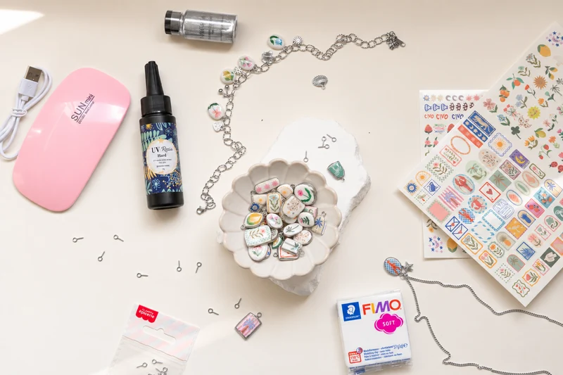 Kit tatouages argenté pour bijoux (avec lampe UV)