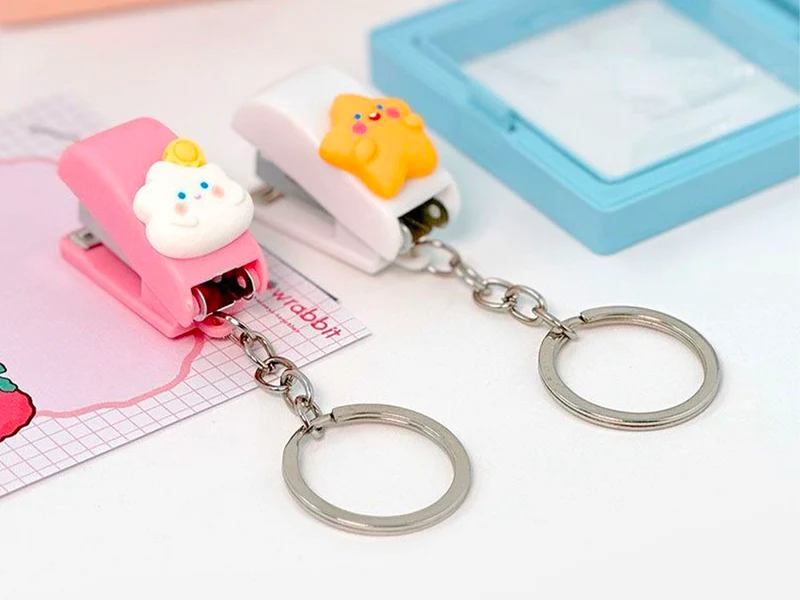 Porte-clés mini agrafeuse nuage