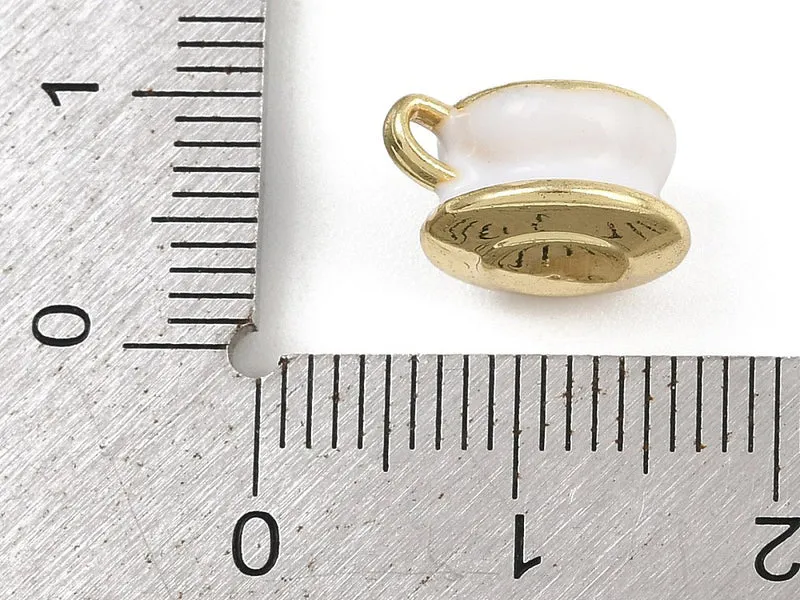 Breloque tasse gourmande blanche émaillée - doré