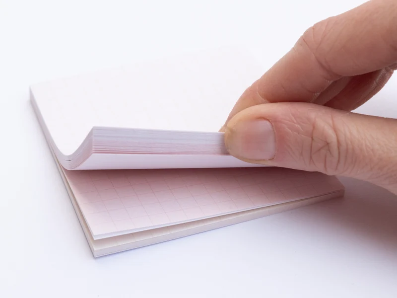 Bloc de post-it rose - quadrillages - multicolores