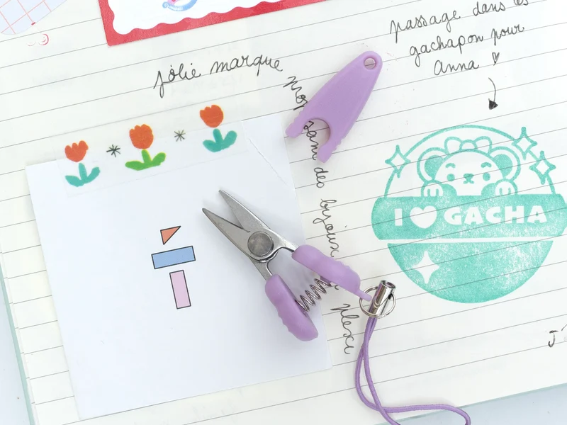 Mini-ciseaux avec dragonne, violet