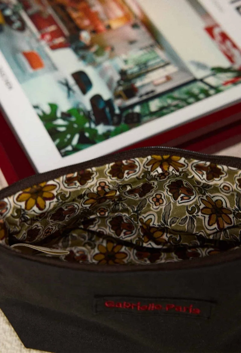 Trousse de Beauté Noir Brodé - Gabrielle Paris