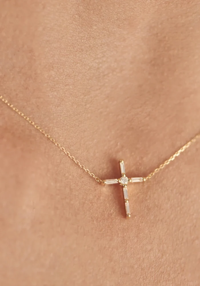 Collier Cross