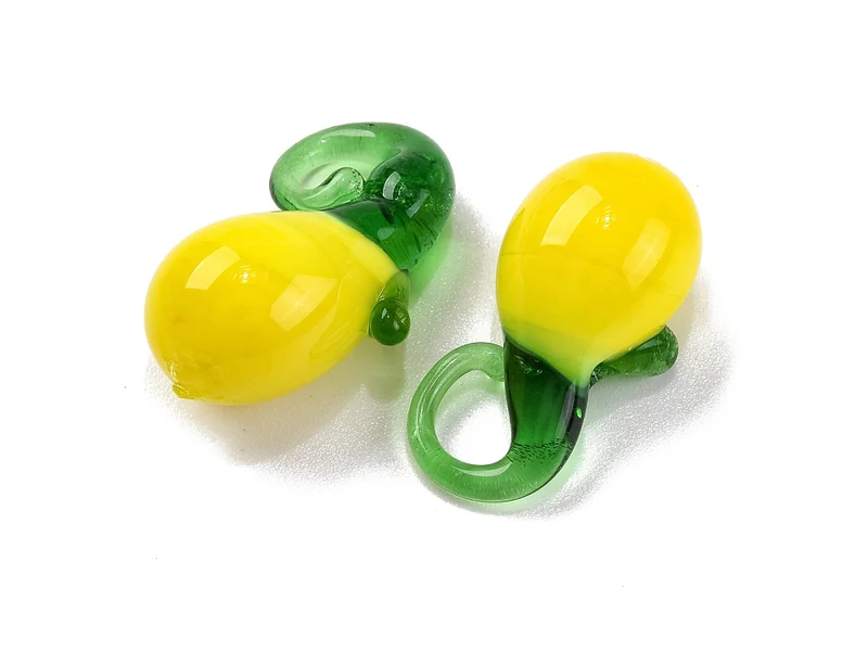 Breloque citron jaune en perles de verre colorées