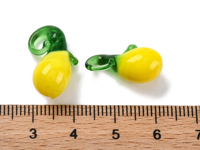 Breloque citron jaune en perles de verre colorées