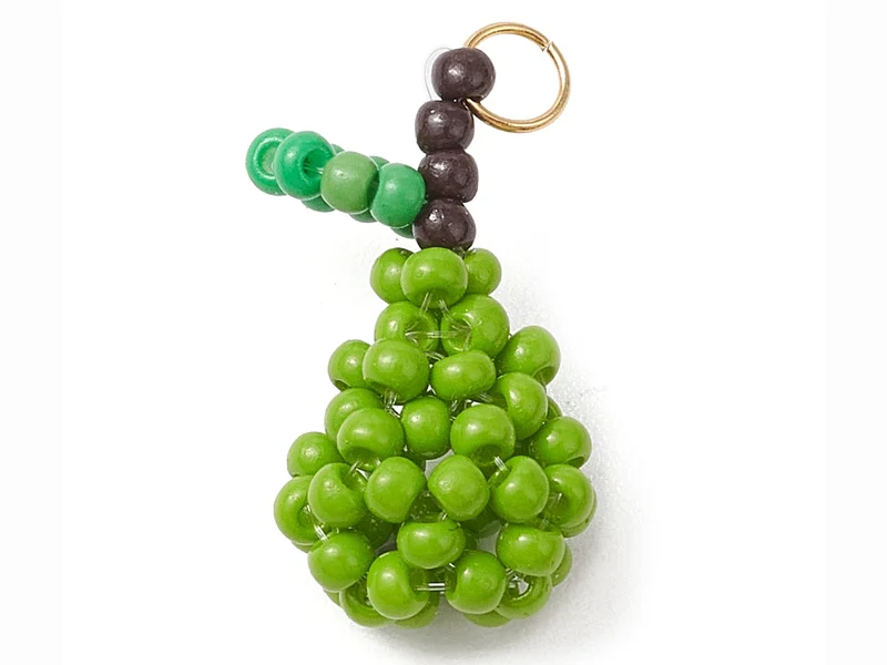 Breloque poire verte en perles de verre