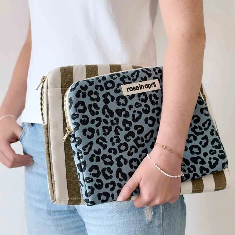 Pochette Ordinateur Octave Rayé Olive Greige - Rose In April
