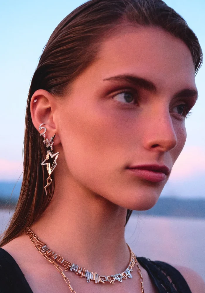 Piercing Teardrop Bar