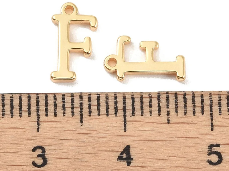 Breloque lettre F en laiton plaqué or 18 K