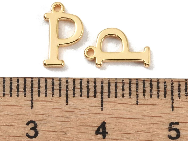 Breloque lettre P en laiton plaqué or 18 K