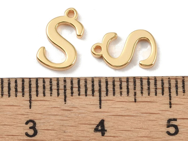 Breloque lettre S en laiton plaqué or 18 K