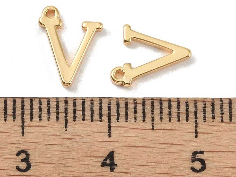 Breloque lettre V en laiton plaqué or 18 K