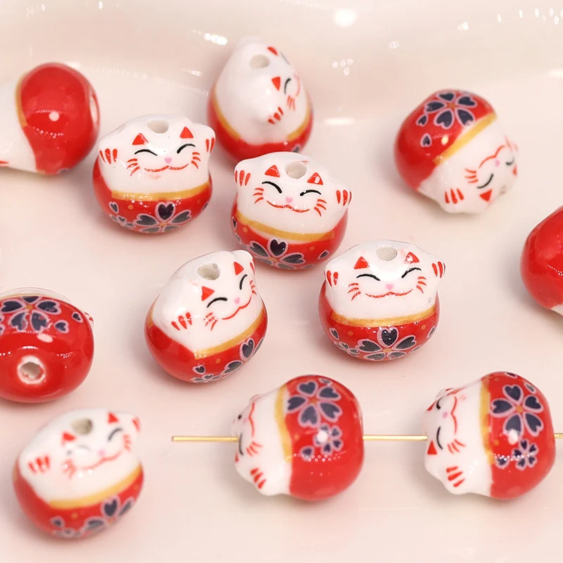 Perle en porcelaine Maneki Neko rouge – 13 × 14 mm