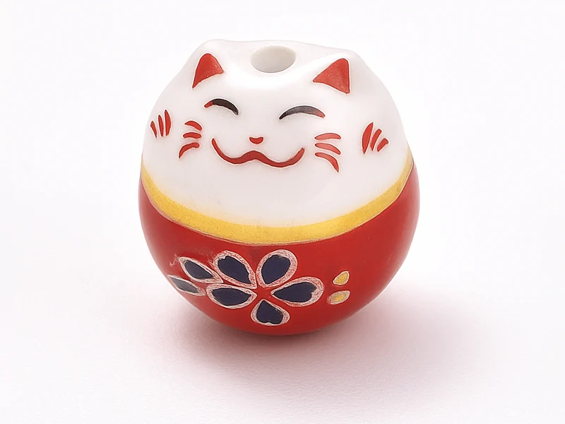 Perle en porcelaine Maneki Neko rouge – 13 × 14 mm