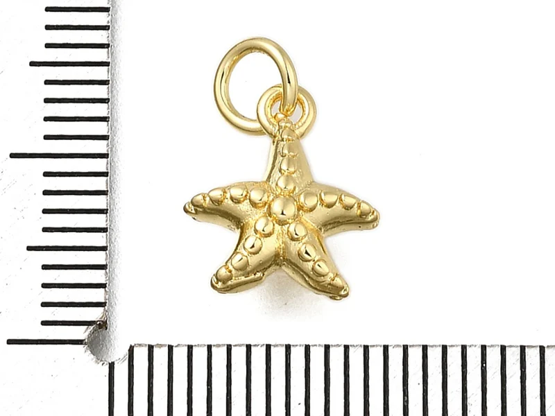 Breloque mini étoile de mer en laiton doré à l’or fin