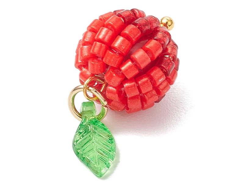 Pendentif pomme rouge en perles de rocaille nacrées
