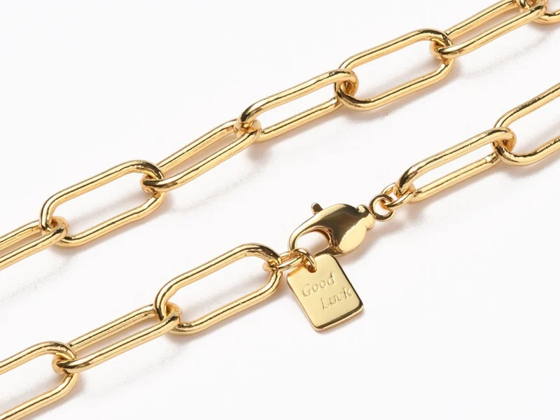 Collier chaîne à maillons rectangulaires en laiton doré à l’or fin