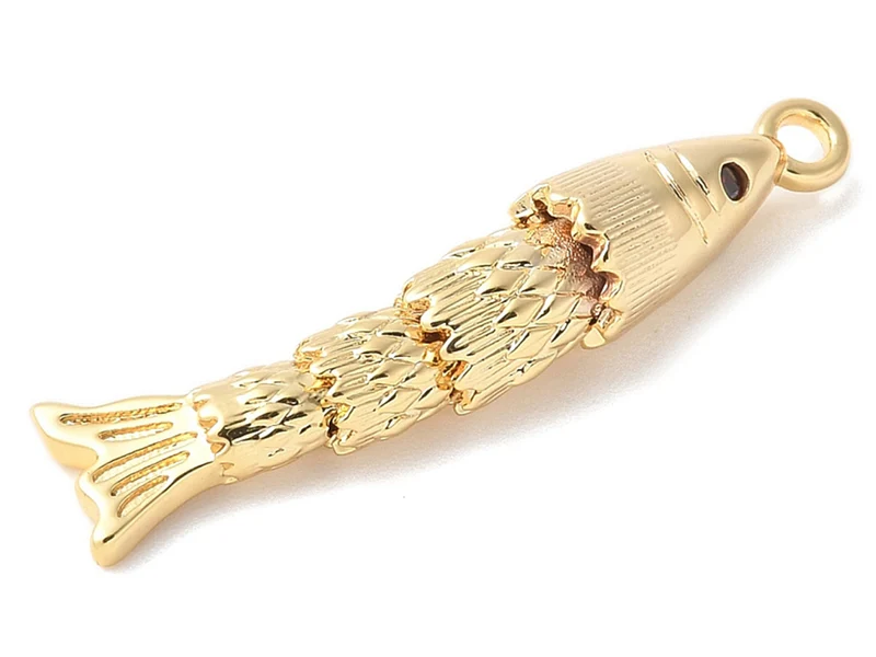 Breloque poisson orné de zircon en laiton doré à l’or fin