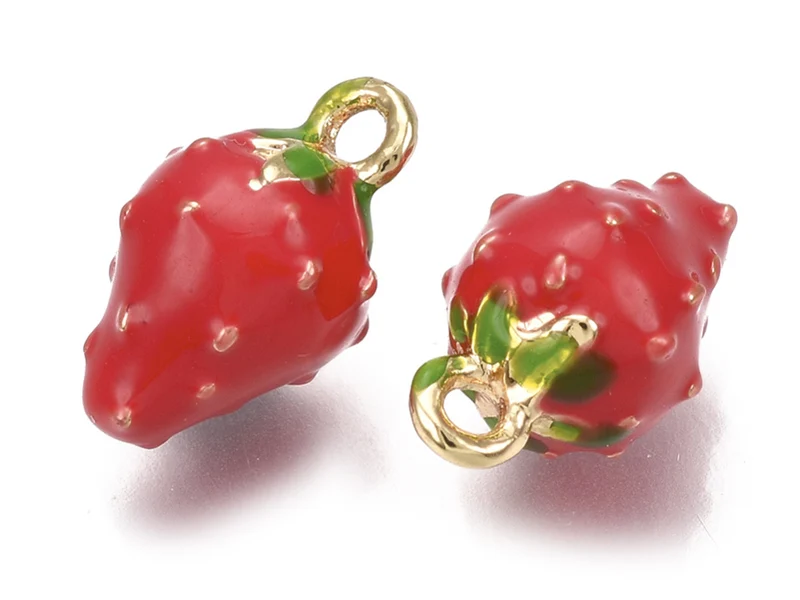 Breloque fraise émaillée en laiton doré à l’or fin