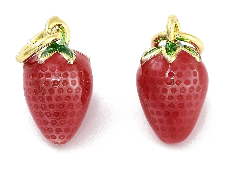 Breloque fraise émaillée en laiton doré à l’or fin