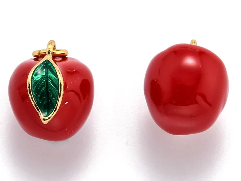 Breloque pomme émaillée en laiton doré à l’or fin
