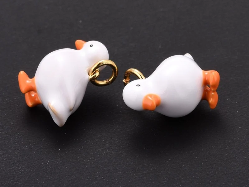 Breloque canard émaillé doré