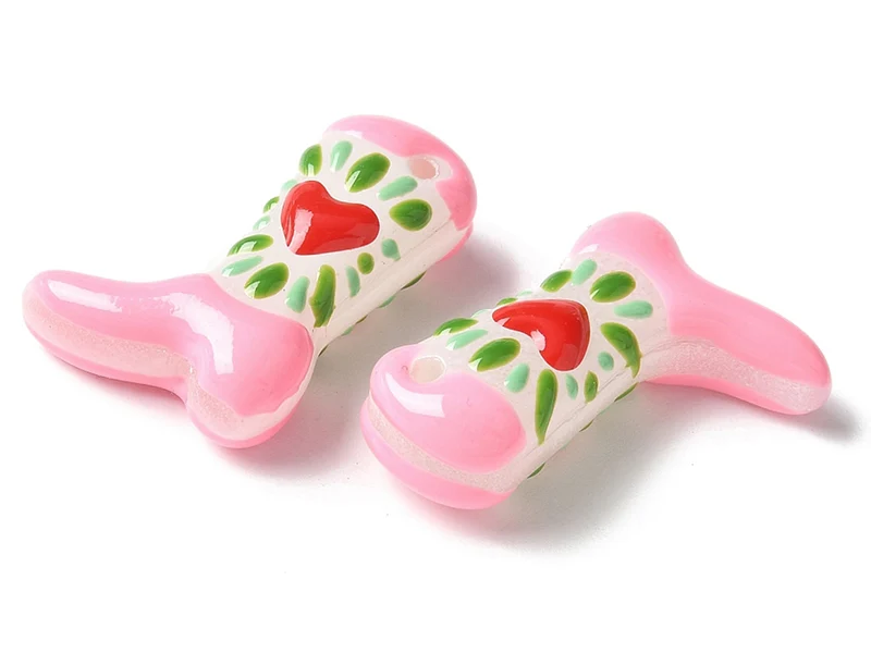 Breloque bottine rose en verre avec cœur rouge