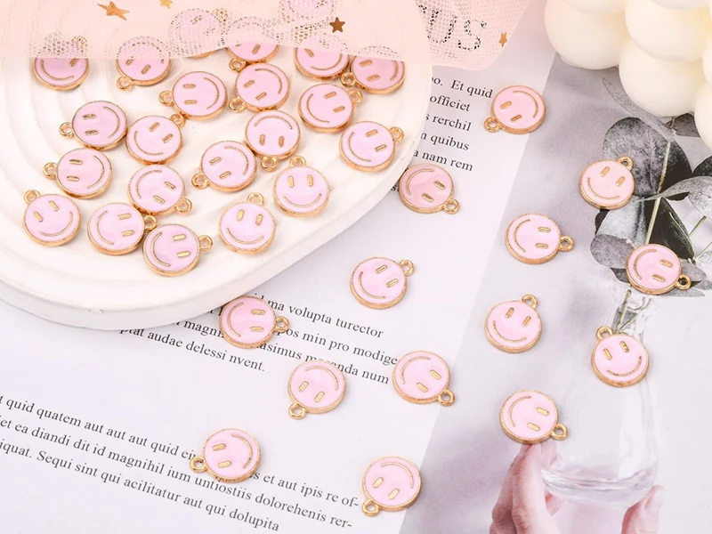 Breloque émaillée sourire - Rose pâle